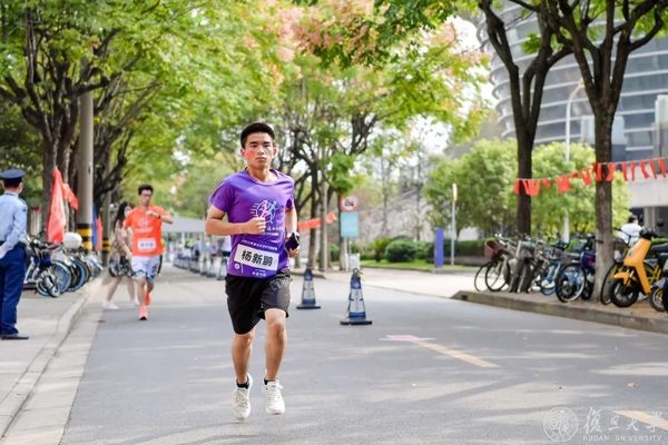 黑白体育赛事资讯平台
