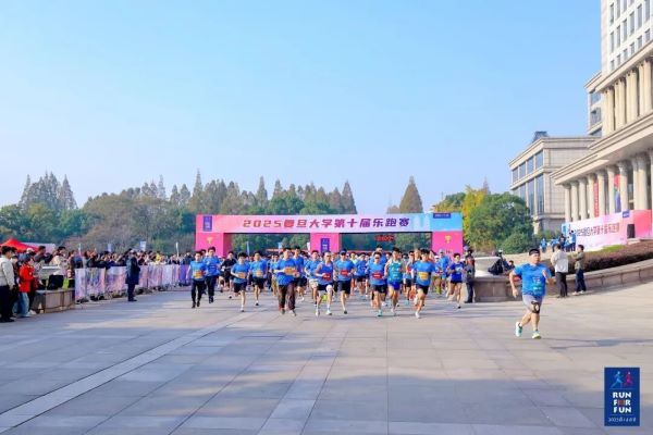 黑白体育手机版